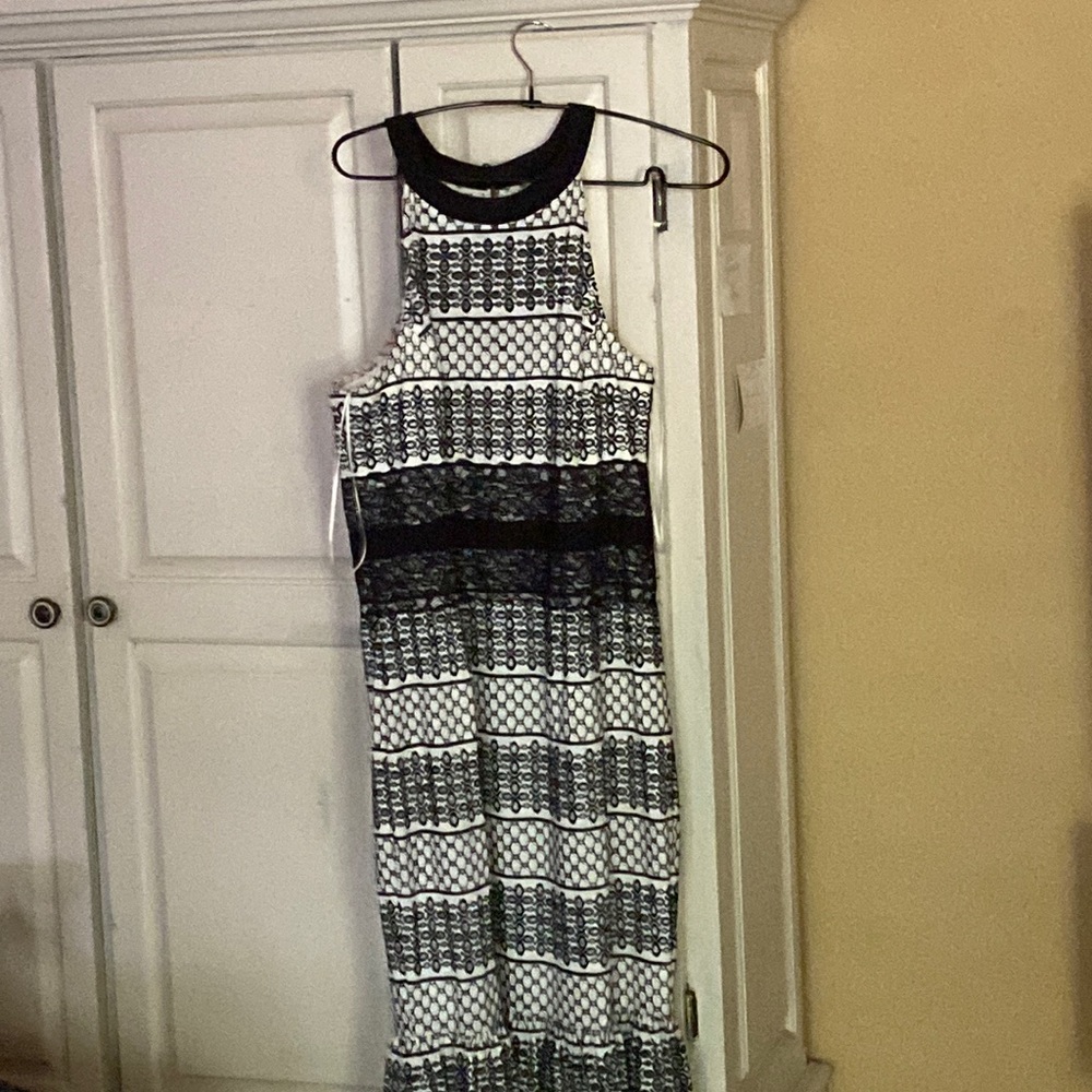 Beautiful  Halston couture sz 14. Only worn once!